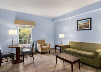 Baymont by Wyndham Henderson Oxford hotel thumbnail 7