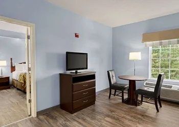 Baymont by Wyndham Henderson Oxford hotel thumbnail 8