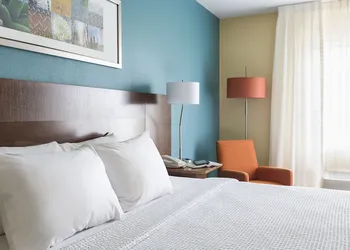 Fairfield Inn & Suites Peru hotel thumbnail 4