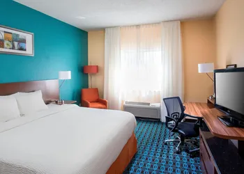 Fairfield Inn & Suites Peru hotel thumbnail 6