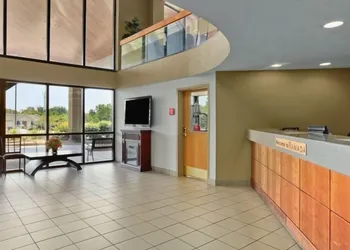 Ramada by Wyndham Columbus North hotel thumbnail 2