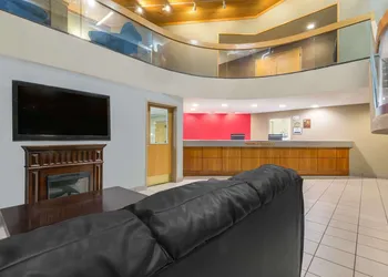 Ramada by Wyndham Columbus North hotel thumbnail 4