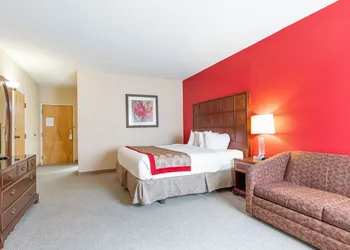 Ramada by Wyndham Columbus North hotel thumbnail 6