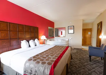 Ramada by Wyndham Columbus North hotel thumbnail 7