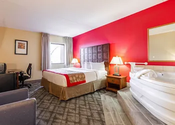 Ramada by Wyndham Columbus North hotel thumbnail 8