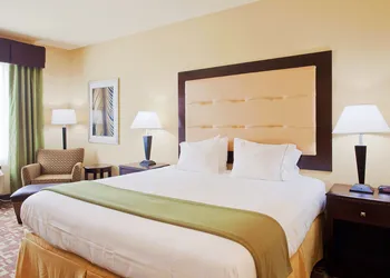 Holiday Inn Express & Suites Foley by IHG hotel thumbnail 5
