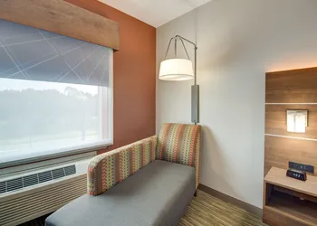 Holiday Inn Express & Suites Foley by IHG hotel thumbnail 8