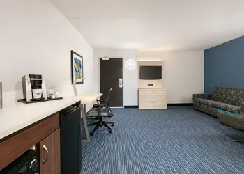 Holiday Inn Express Hotel & Suites Norfolk Airport by IHG hotel thumbnail 3