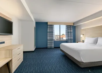 Holiday Inn Express Hotel & Suites Norfolk Airport by IHG hotel thumbnail 4