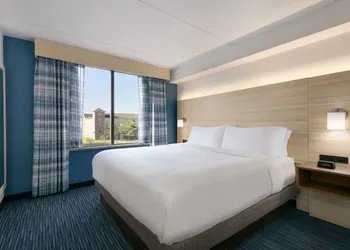 Holiday Inn Express Hotel & Suites Norfolk Airport by IHG hotel thumbnail 5