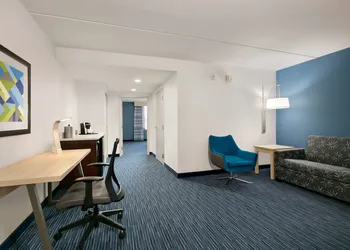Holiday Inn Express Hotel & Suites Norfolk Airport by IHG hotel thumbnail 7