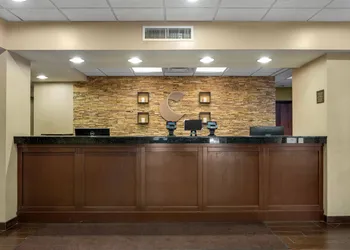 Comfort Suites Tallahassee Capitol - University Area hotel thumbnail 2