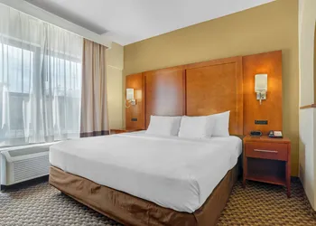 Comfort Suites Tallahassee Capitol - University Area hotel thumbnail 8