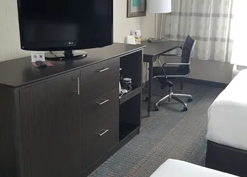 Holiday Inn Columbus Dwtn-Capitol Square by IHG hotel thumbnail 8