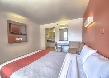 Motel 6 San Antonio, TX - Fiesta hotel thumbnail 8