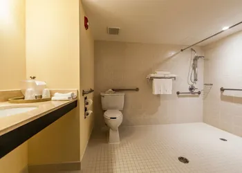 Holiday Inn Laval Montréal by IHG hotel thumbnail 4