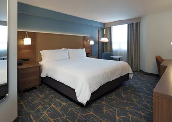 Holiday Inn Laval Montréal by IHG hotel thumbnail 6