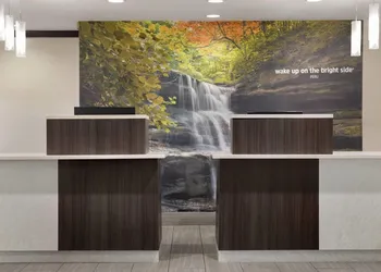 La Quinta Inn & Suites by Wyndham Peru Starved Rock St Park hotel thumbnail 2