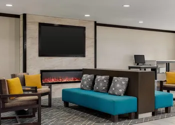 La Quinta Inn & Suites by Wyndham Peru Starved Rock St Park hotel thumbnail 3