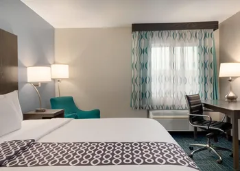 La Quinta Inn & Suites by Wyndham Peru Starved Rock St Park hotel thumbnail 4