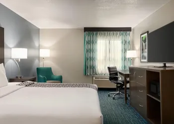 La Quinta Inn & Suites by Wyndham Peru Starved Rock St Park hotel thumbnail 8