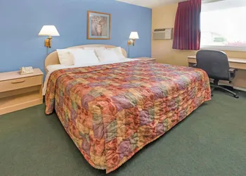 Days Inn by Wyndham Henrietta/Rochester Area hotel thumbnail 7