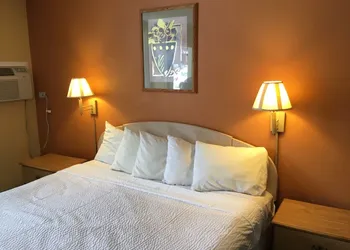 Days Inn by Wyndham Henrietta/Rochester Area hotel thumbnail 8