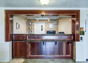Comfort Inn Redding Near I-5 hotel thumbnail 2