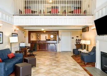 Comfort Inn Redding Near I-5 hotel thumbnail 3