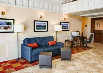 Comfort Inn Redding Near I-5 hotel thumbnail 4