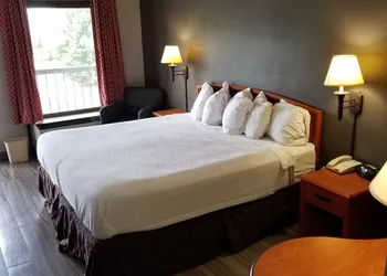 Days Inn by Wyndham Wilson hotel thumbnail 4