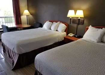 Days Inn by Wyndham Wilson hotel thumbnail 6