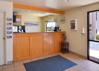 Edgewater Inn And Suites hotel thumbnail 2