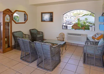 Edgewater Inn And Suites hotel thumbnail 3