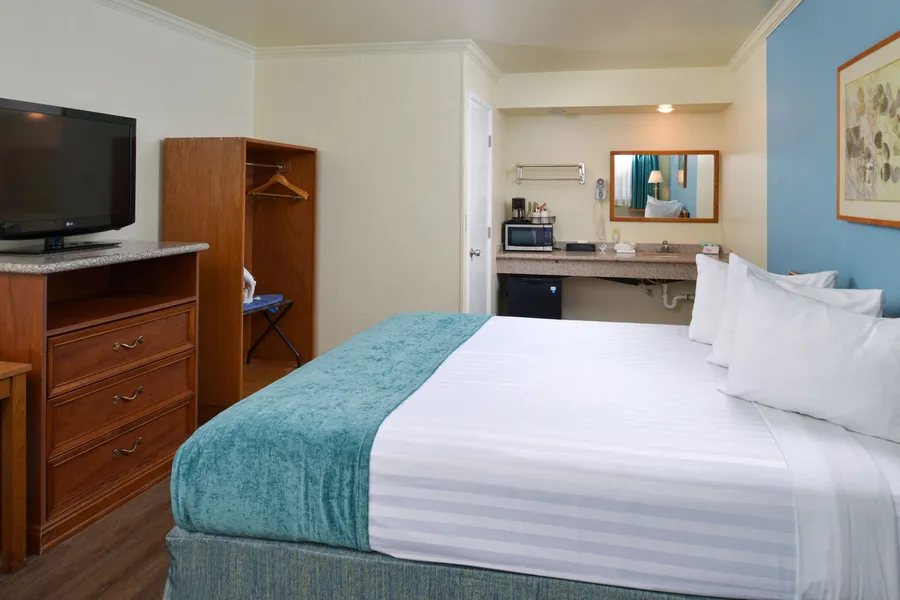 Edgewater Inn And Suites hotel detail image 6