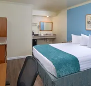 Edgewater Inn And Suites hotel detail image 7