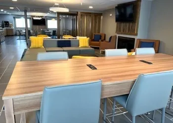 Microtel Inn & Suites by Wyndham Rapid City hotel thumbnail 2