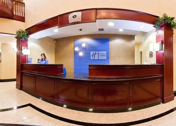 Holiday Inn Express Hotel & Suites Gainesville by IHG hotel thumbnail 2