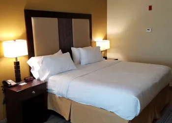 Holiday Inn Express & Suites Gulf Shores by IHG hotel thumbnail 3