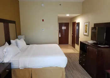 Holiday Inn Express & Suites Gulf Shores by IHG hotel thumbnail 6