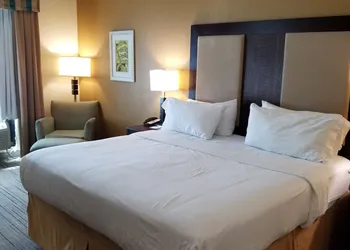 Holiday Inn Express & Suites Gulf Shores by IHG hotel thumbnail 7
