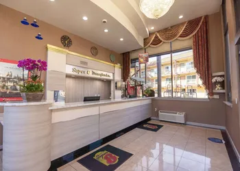 Super 8 by Wyndham Anaheim/Disneyland Drive hotel thumbnail 2
