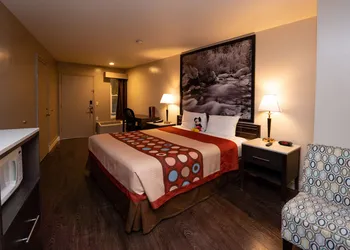 Super 8 by Wyndham Anaheim/Disneyland Drive hotel thumbnail 4