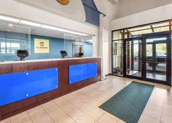 Clarion Inn & Suites Indianapolis Northwest hotel thumbnail 3