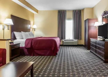 Clarion Inn & Suites Indianapolis Northwest hotel thumbnail 5