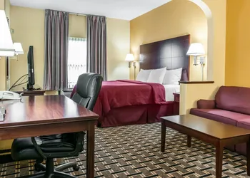 Clarion Inn & Suites Indianapolis Northwest hotel thumbnail 6