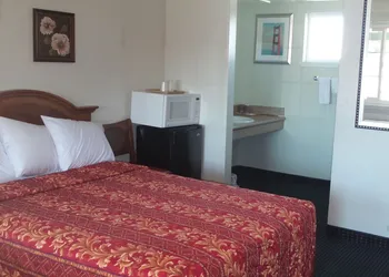 Holiday Motel Oakdale hotel thumbnail 4