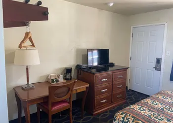 Holiday Motel Oakdale hotel thumbnail 8
