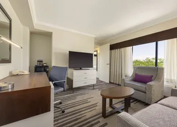 DoubleTree by Hilton Milwaukee - Brookfield hotel thumbnail 6
