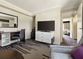 DoubleTree by Hilton Milwaukee - Brookfield hotel thumbnail 7